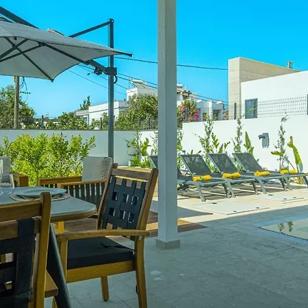 Romeo With Private Pool فيلة